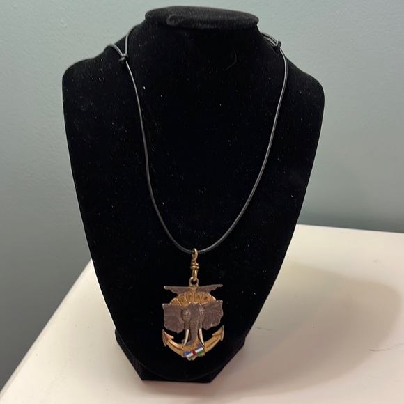 N52. Elephant pendant necklace. - Picture 1 of 4